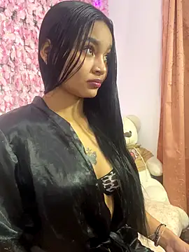 Lynda Bonnie online show from October 8, 2025, 10:39 am