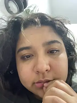 emyrose2 online show from March 9, 2025, 2:39 am