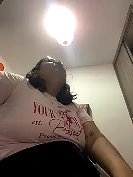 emyrose2 online show from September 14, 2025, 1:06 am