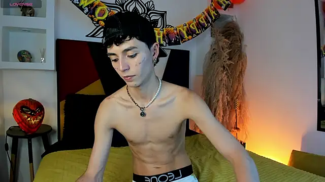 MaikyCooper online show from October 7, 2025, 9:16 pm