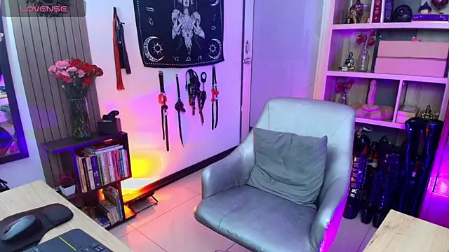 saralovens online show from February 4, 2026, 1:33 am