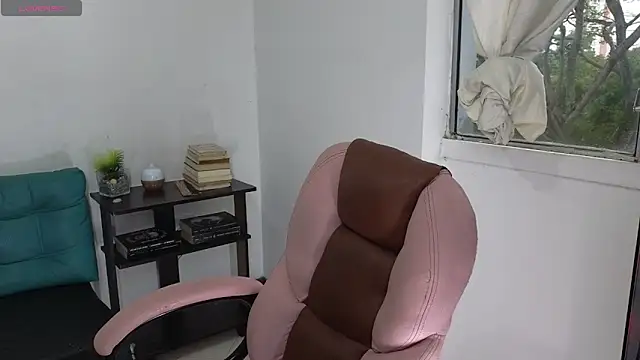 Snapshot of atenea_02_love chatting on May 25, 2026, 10:08 pm atenea 02 love online show from May 25, 2026, 10:08 pm