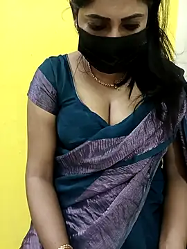 Snapshot of Thamarai28 chatting on March 10, 2025, 1:54 pm Thamarai28 online show from March 10, 2025, 1:54 pm