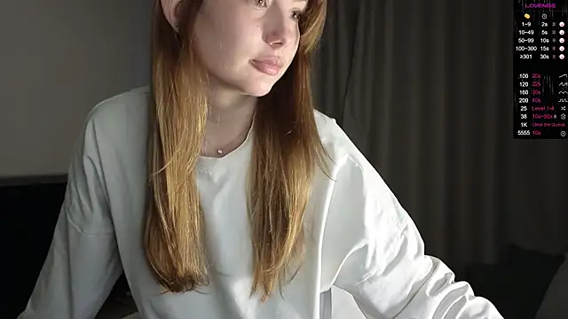 Sakura Moore online show from October 29, 2025, 1:43 pm