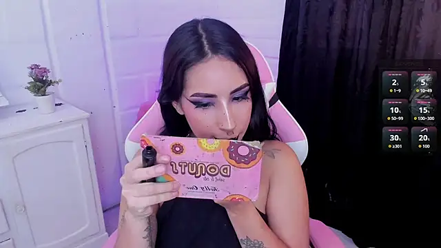 Snapshot of Nyx_Blackmoon chatting on September 20, 2025, 2:33 pm Nyx Blackmoon online show from September 20, 2025, 2:33 pm