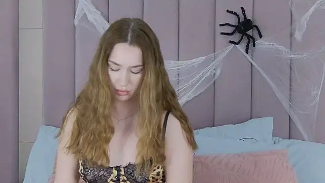 Jackie White  online show from October 26, 2025, 2:56 am