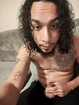 Snapshot of Rican8inches chatting on February 16, 2025, 3:47 am Rican8inches online show from February 16, 2025, 3:47 am