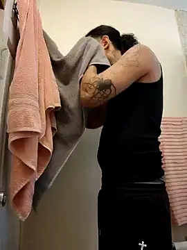 Snapshot of Rican8inches chatting on February 8, 2025, 8:10 pm Rican8inches online show from February 8, 2025, 8:10 pm