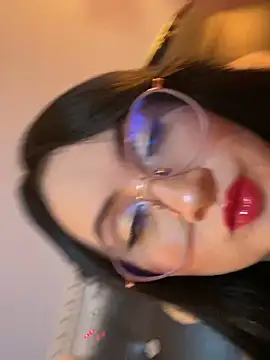 ValentinaOrtiz3 online show from December 5, 2025, 12:43 am