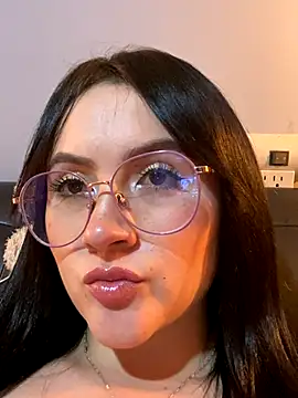 ValentinaOrtiz3 online show from October 18, 2025, 3:41 am