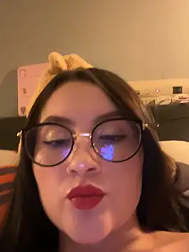 ValentinaOrtiz3 online show from June 1, 2026, 11:26 pm