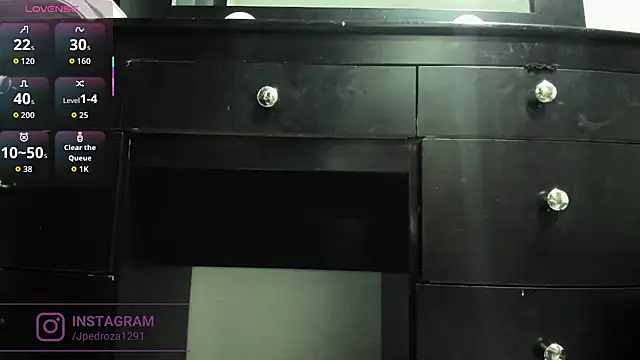 crystal beennz online show from December 5, 2025, 3:27 am