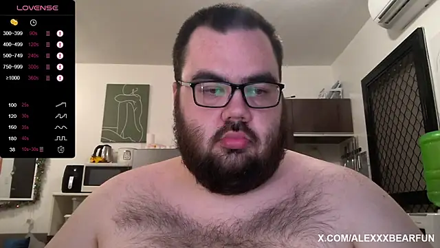 Snapshot of alexxxbear chatting on November 21, 2025, 10:42 pm alexxxbear online show from November 21, 2025, 10:42 pm