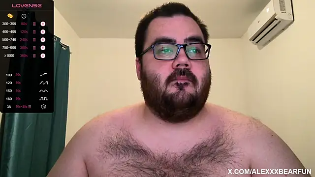 Snapshot of alexxxbear chatting on December 17, 2025, 7:19 pm alexxxbear online show from December 17, 2025, 7:19 pm