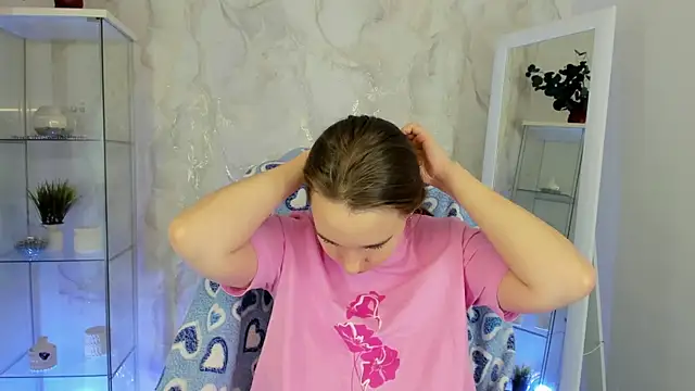 Lika 0ne online show from December 19, 2025, 12:18 pm