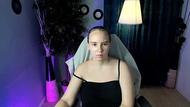 Snapshot of Lika_0ne chatting on July 25, 2026, 11:49 am Lika 0ne online show from July 25, 2026, 11:49 am