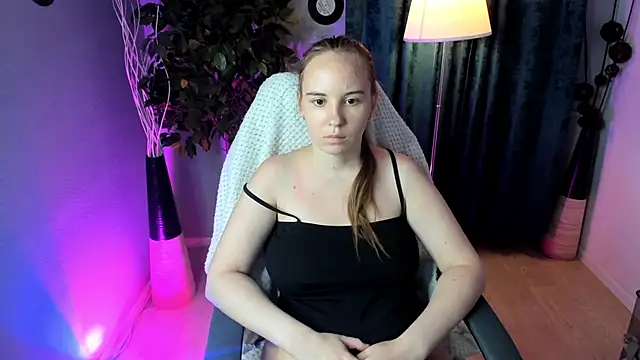 Snapshot of Lika_0ne chatting on July 2, 2026, 12:00 pm Lika 0ne online show from July 2, 2026, 12:00 pm