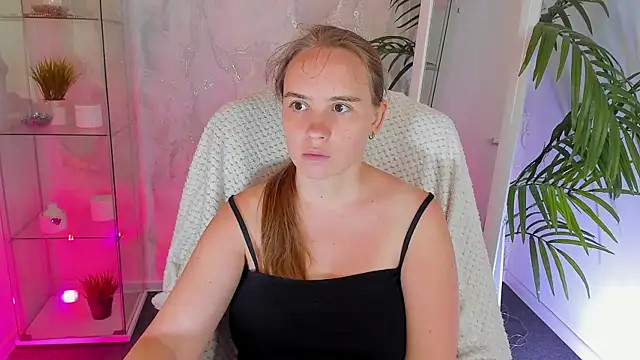 Snapshot of Lika_0ne chatting on July 21, 2026, 12:06 pm Lika 0ne online show from July 21, 2026, 12:06 pm