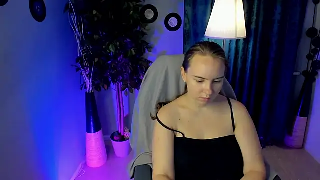 Snapshot of Lika_0ne chatting on August 2, 2026, 12:03 pm Lika 0ne online show from August 2, 2026, 12:03 pm