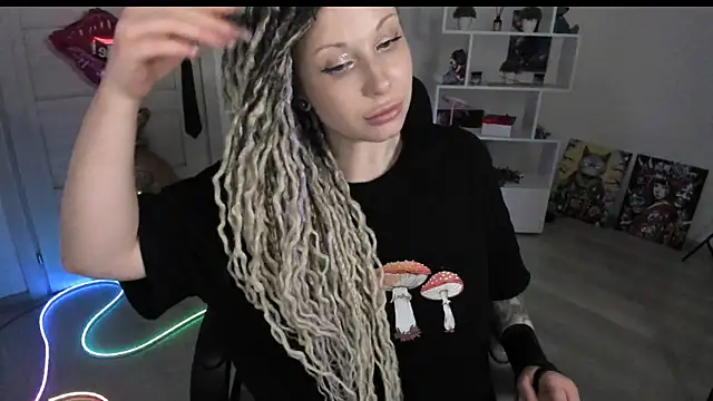 Snapshot of HoneySallyMoore chatting on June 14, 2026, 2:24 am HoneySallyMoore online show from June 14, 2026, 2:24 am