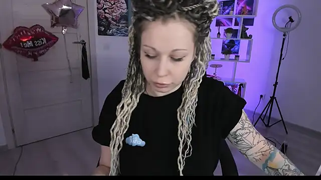 HoneySallyMoore online show from October 10, 2025, 6:20 pm