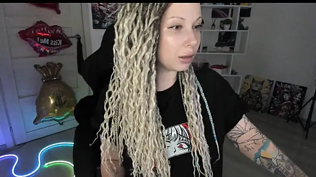 Snapshot of HoneySallyMoore chatting on June 20, 2026, 6:35 pm HoneySallyMoore online show from June 20, 2026, 6:35 pm