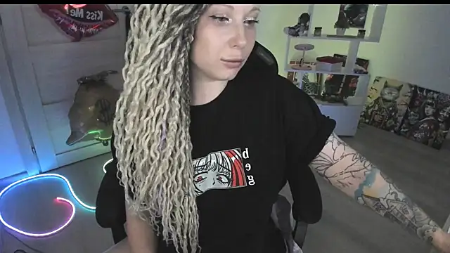 Snapshot of HoneySallyMoore chatting on July 28, 2026, 7:39 pm HoneySallyMoore online show from July 28, 2026, 7:39 pm