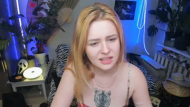 Alexa Pirs online show from December 3, 2025, 7:35 pm