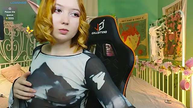 MizukiNoYoru online show from March 3, 2025, 11:00 am