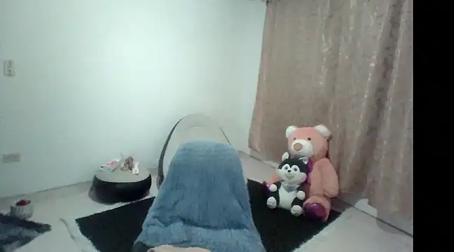 Snapshot of Hanna_latinaa chatting on March 7, 2025, 12:04 am Hanna latinaa online show from March 7, 2025, 12:04 am