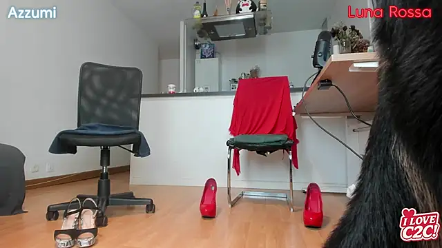 Snapshot of LunaRossaCam chatting on May 19, 2026, 7:32 pm LunaRossaCam online show from May 19, 2026, 7:32 pm