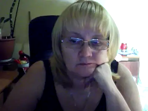 Snapshot of Violet5364 chatting on February 14, 2025, 9:10 pm Violet5364 online show from February 14, 2025, 9:10 pm