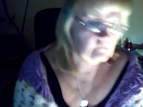 Snapshot of Violet5364 chatting on March 6, 2025, 7:54 pm Violet5364 online show from March 6, 2025, 7:54 pm