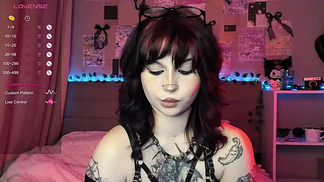 marynixoxo online show from March 13, 2026, 5:07 pm