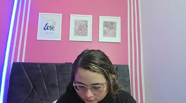 Amelia Royer online show from March 21, 2025, 12:28 pm