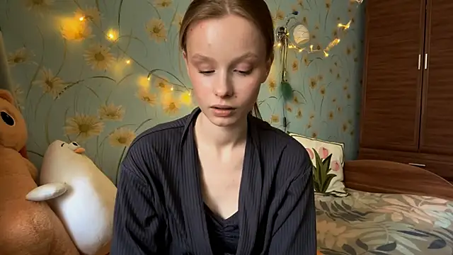 BeckyDwinell online show from March 7, 2025, 1:29 pm