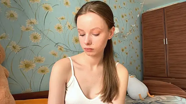 BeckyDwinell online show from March 15, 2025, 8:58 am