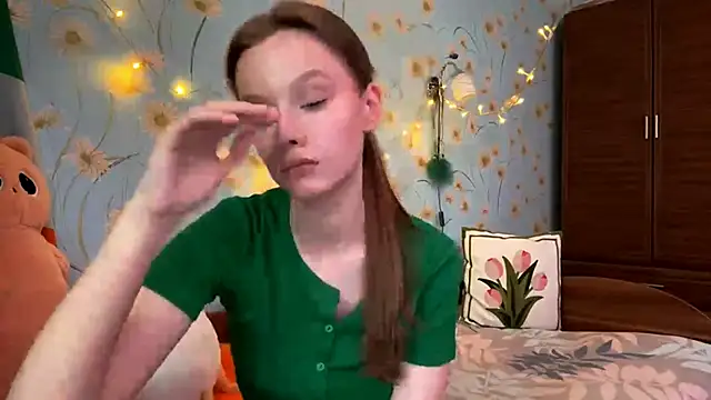 BeckyDwinell online show from March 12, 2025, 2:45 pm