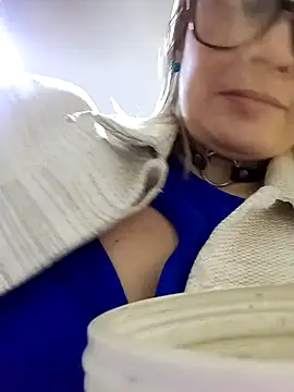 CandieGilson   online show from October 17, 2025, 11:01 am