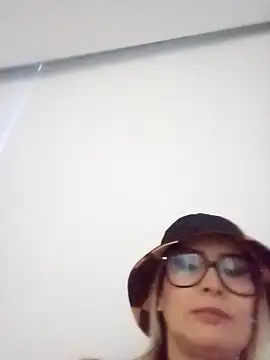 CandieGilson   online show from November 8, 2025, 11:36 am