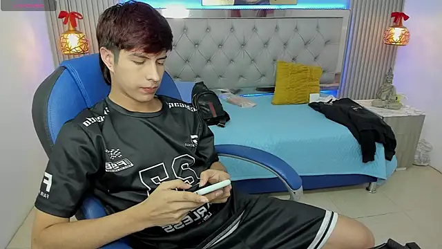 Estiv18  online show from January 12, 2026, 2:51 am