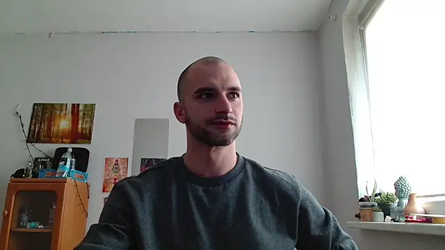 OskarBreno online show from May 7, 2026, 6:06 am