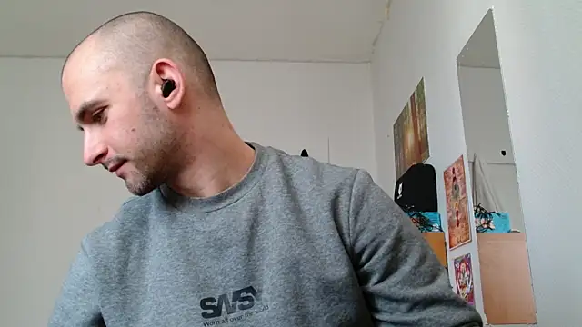 OskarBreno online show from May 14, 2026, 10:56 am