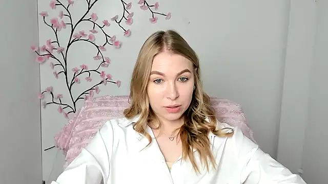 Snapshot of Dana_flowers chatting on July 25, 2026, 5:37 am Dana flowers online show from July 25, 2026, 5:37 am