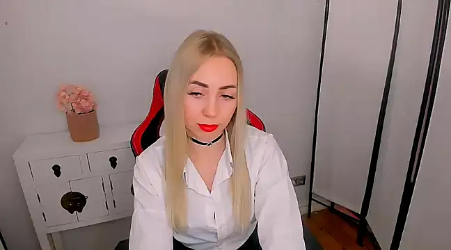 MargaritaRose online show from February 17, 2025, 6:39 pm
