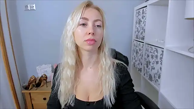 Snapshot of MargaritaRose chatting on November 17, 2025, 8:18 am MargaritaRose online show from November 17, 2025, 8:18 am