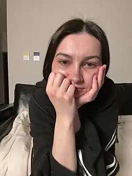 Snapshot of lunalovelee chatting on February 21, 2026, 2:19 pm lunalovelee online show from February 21, 2026, 2:19 pm