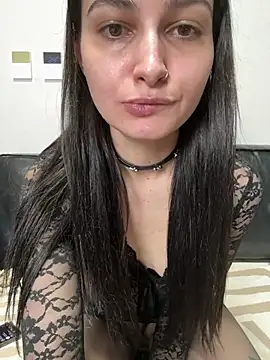 lunalovelee online show from April 22, 2026, 3:08 pm