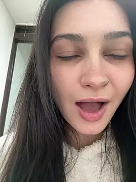 Snapshot of lunalovelee chatting on February 5, 2026, 9:16 am lunalovelee online show from February 5, 2026, 9:16 am