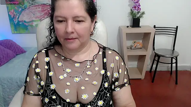 Snapshot of leonela_69 chatting on March 15, 2025, 12:25 am leonela 69 online show from March 15, 2025, 12:25 am